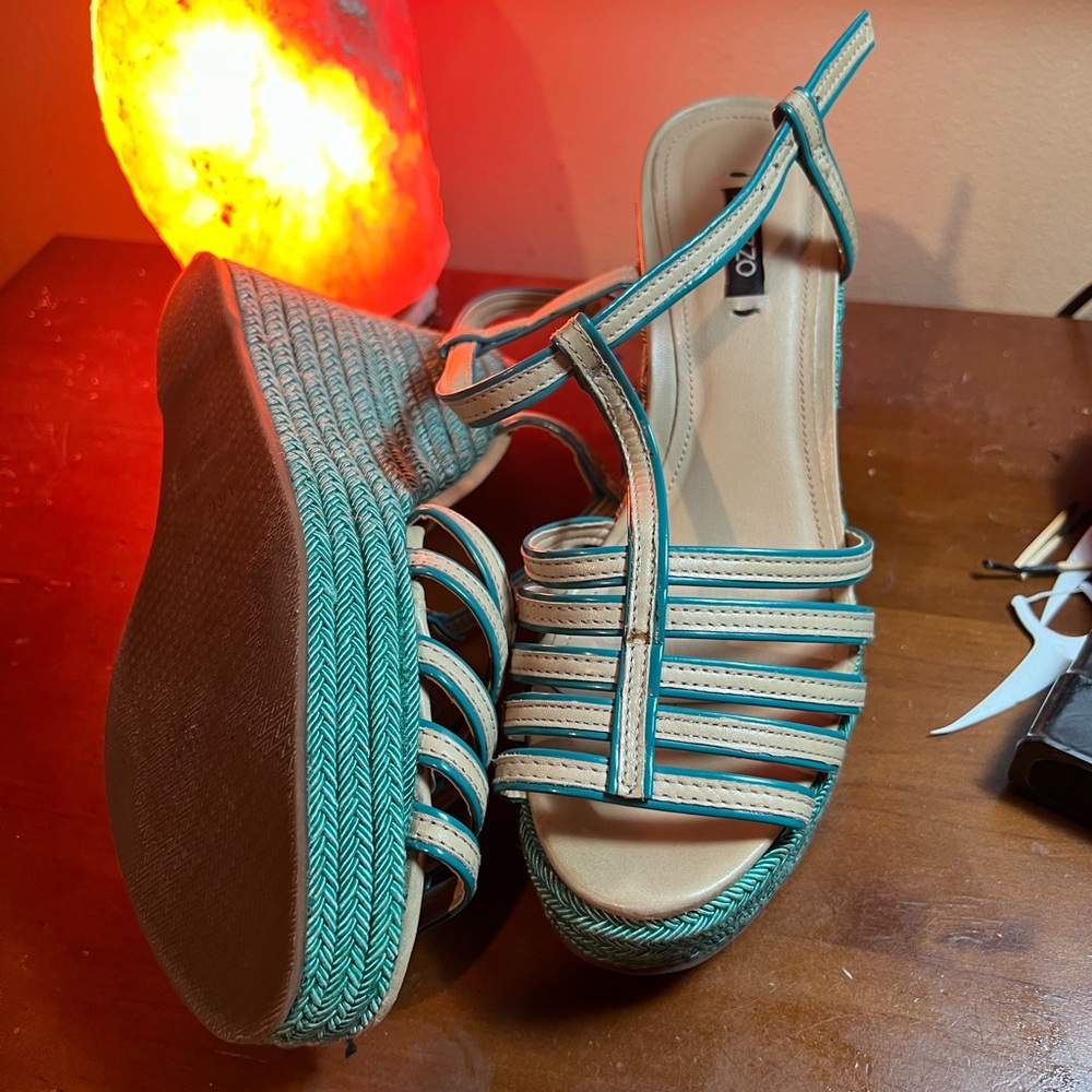 Like new  Brazilian Arezzo women’s wedges